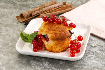 Wall Mural - Delicous cupcake with red currant