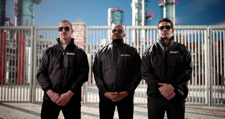 Aufkleber - Diverse Security Guards Protect Oil And Gas Plant