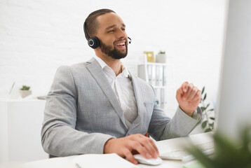 Fototapete - advisor, computer and businessman in call center to explain for loan advice, online help and consult