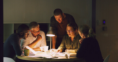 Fototapete - Business, people and night planning in office for evidence analysis, criminal investigation or teamwork. Lamp, deadline or police detectives with tablet for performing background checks on civil case