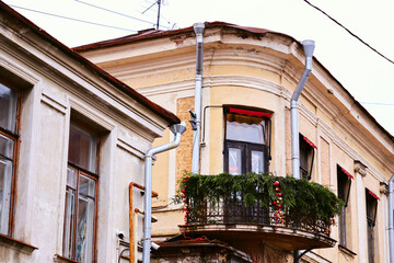 Aufkleber - A building with multiple balconies, possibly residential or commercial.