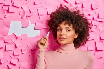 Leinwandbilder - Empowering Women Leadership Afro-Latina Professional in Pink Engages with Colorful Sticky Notes - Dynamic Team Collaboration for Innovative Business Strategies