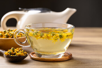 Wall Mural - Chrysanthemum tea in cup glass with dried Chrysanthemum flowers, Healthy herbal drink