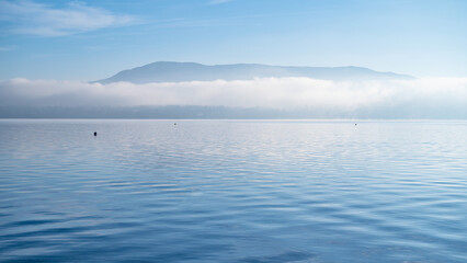 Wall Mural - Les Brumes du Lac au Petit Matin