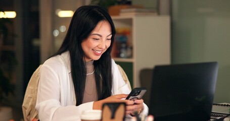 Aufkleber - Night, woman and happy in office with phone, contact and creative feedback. Designer, smile and mobile in digital agency with good news, deadline extension and positive review on company social media