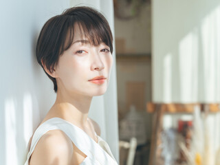 Poster - 女性、脱毛、ポートレート、ウェディング、水着、人物、美容、スキンケア、UVケア、ファッション、クール、かっこいい、ボディケア、ヘルシー、サンルーム、自然光、明るい、爽やか、直射日光、紫外線、室内、ナチュラル、コスメ、化粧品、エステ、日焼け止め、日本人、日差し、リラックス、メイク、サロン、夏、ブライダル、ドレス、ビューティー、ビューティ、美肌、美白、美顔、アンチエイジング、エイジングケア、肌ケア、セ