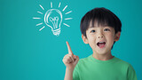 ひらめきを感じる小学生の男の子