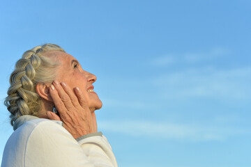 Canvas Print - Portrait of a beautiful elderly woman in the park