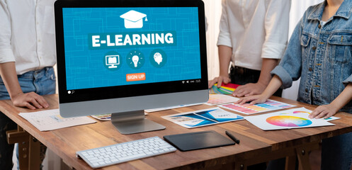 Leinwandbilder - E-learning website with brisk sofware for student to study online on the internet network