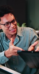 Aufkleber - Frustrated, man and broker with finance in office for talking, stock market doubt and profit loss. People, discussion and tablet with investment fail, cryptocurrency crisis and trading error of value