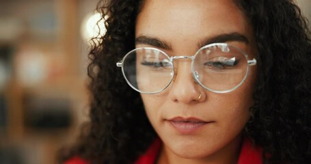 Aufkleber - Woman, glasses and reading in home for business, remote work and reflection at computer. Entrepreneur, prescription eyewear and face in living room with research, startup networking and connectivity