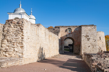 Wall Mural - Zahab and gate of the ancient Izborsk fortress on a sunny October day. Pskov region