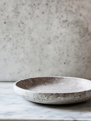 Aufkleber - Elegant simple round ceramic plate against textured marble background for modern decor and dining settings : Generative AI