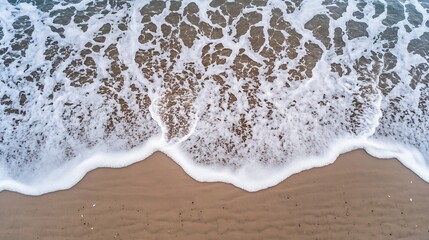 Aufkleber - Top Down View of Ocean Waves Crashing on Sandy Beach with Vivid Blue Water Texture : Generative AI