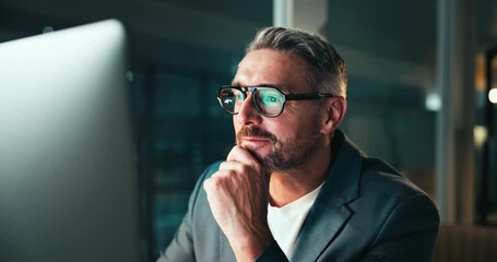 Leinwandbilder - Night, thinking and business man on computer, problem solving and cryptocurrency advisor in office. Smile, technology and mature manager with idea for investment, finance and planning on overtime