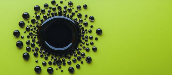 Poster - Oil droplets arranged in a circular pattern on a vibrant green background showcasing fluidity and contrast in a modern design.