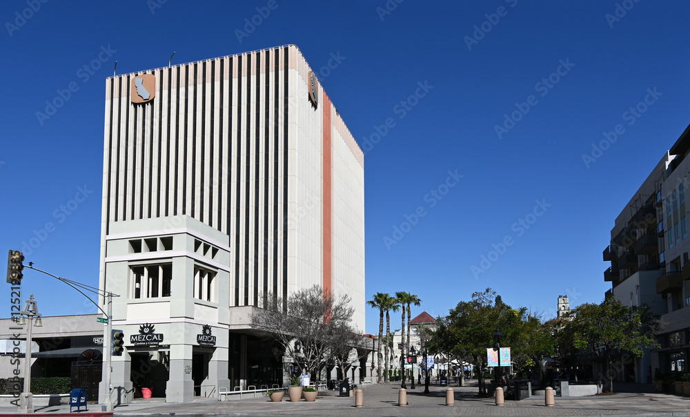 RIVERSIDE, CALIFORNIA - 2 FEB 2025: The 11 story California Tower on ...