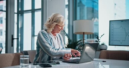 Aufkleber - Business, woman and typing laptop in office with trading, financial planning and stock market growth. Mature person, thinking and online report with finance stats, budget chart and profit development