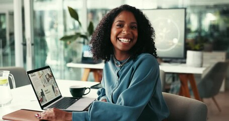 Leinwandbilder - Face, business and woman at desk, laptop and smile with internet, copywriting and connection. Portrait, person and creative professional in office, pride or startup with technology or website design