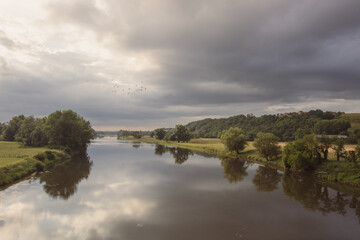 Poster - paysage en France: la Loire à Iguerande en été