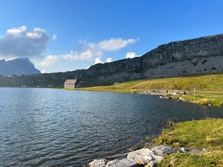 Poster - The alpine lake Melchsee or Melch Lake in the Uri Alps mountain massif, Kerns - Canton of Obwalden, Switzerland (Kanton Obwald, Schweiz)