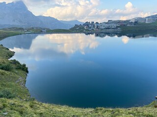 Wall Mural - The alpine lake Melchsee or Melch Lake in the Uri Alps mountain massif, Kerns - Canton of Obwalden, Switzerland (Kanton Obwald, Schweiz)