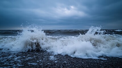 Aufkleber - Dynamic Waves Crashing on a Pebbly Shore Amidst a Gloomy Sky with Dramatic Clouds : Generative AI