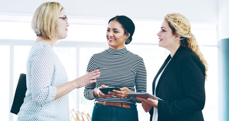 Fototapete - Team, discussion and business women with tablet, collaboration or b2b proposal ideas. Advice, networking and group of people in office with digital app for conference schedule, planning or management