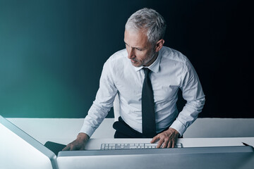 Aufkleber - Mature man, computer and office for accounting review, digital report and chief financial officer. Reading, company audit and monitor investment revenue, shares value and website for economy trend