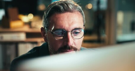 Fototapete - Mature man, night and computer for plan in office, senior software developer and ideas for html. Glasses, reflection and brainstorming solution for cpu update, online algorithm and thinking on code
