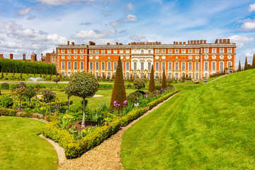 Wall Mural - Hampton Court palace and privy garden in spring, London, UK