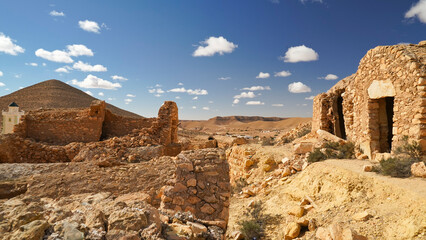 Wall Mural - Ksar Jra, resti del tipico villaggio fortificato Berbero composto da granai e abitazioni costruiti all'interno di un muro di cinta difensivo ormai in rovina.Tatoaine, Tunisia