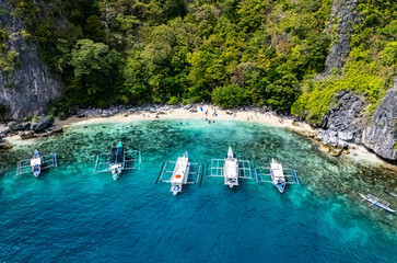 Wall Mural - Calmung Beach on Matinloc Island, Palawan, Philippines