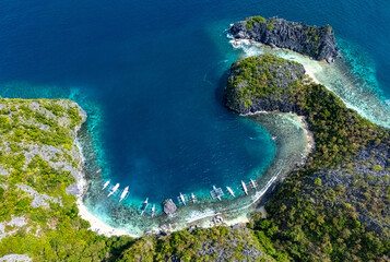 Wall Mural - Calmung Beach on Matinloc Island, Palawan, Philippines