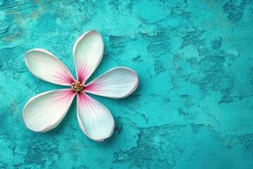 Aufkleber - A single pink flower sits on a blue background