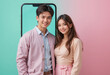 © Leonardo - Pareja joven con trajes de color pastel posando junto a una pantalla de teléfono gigante, fondo verde menta, anuncio de tecnología moderna