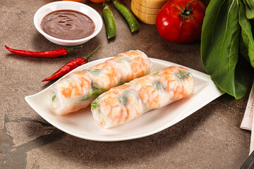 Wall Mural - Vietnamese spring roll with prawn