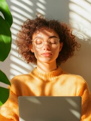Aufkleber - Sunlit Remote Learning Nook Curly-Haired Student with Laptop and Greenery - Cozy Home Office Aesthetic for Online Education and Youth-Focused Study Environment