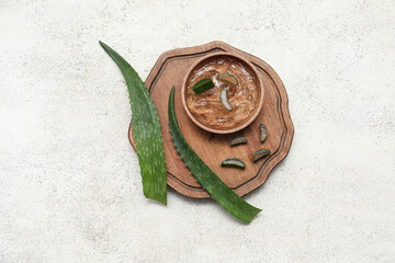 Sticker - Wooden bowl with fresh aloe gel and leaves on white grunge background