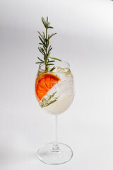 Wall Mural - Refreshing summer drinks await with vibrant grapefruit slices and fragrant rosemary