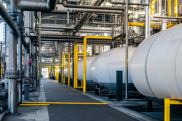 Aufkleber - Industrial facility with large storage tanks and pipes. Generative AI