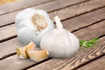 Poster - Garlic cloves on wooden table.