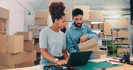 Leinwandbilder - Box, laptop and planning with people in distribution warehouse for logistics or supply chain. Computer, conversation and shipping code with team in office for order delivery of cardboard packages