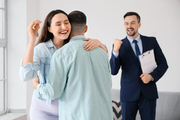 Wall Mural - Happy young couple with key from their new flat hugging in room