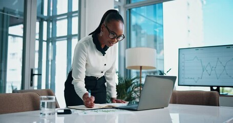 Aufkleber - Business, black woman and writing with laptop in office of trading, financial planning and stock market growth. Person, notes and online report with finance stats, budget chart and profit development
