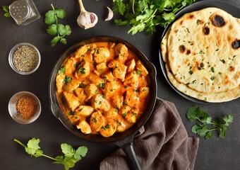 Wall Mural - Delicious chicken tikka masala curry in cast iron skillet