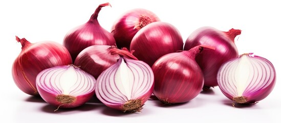 Poster - Freshly harvested red onions piled, with several halved showcasing vibrant purple skin and white flesh, set against a clean white background.