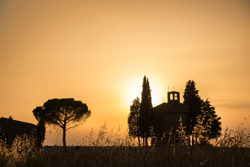 Wall Mural - vitaleta chapel at sunset, tuscan scenic landscape in val d'orcia near siena, tuscany, italy