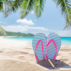 Poster - Flip flops on the sea beach
