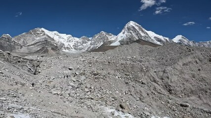 Wall Mural - The landscape on the way to Everest base camp, Nepal.